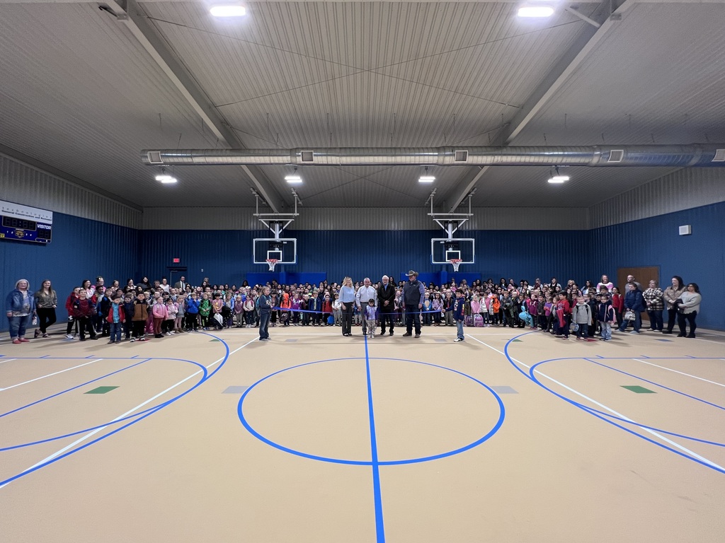 Students in new elementary gym