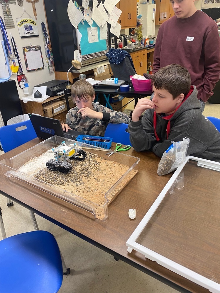 middle school student in robotics class